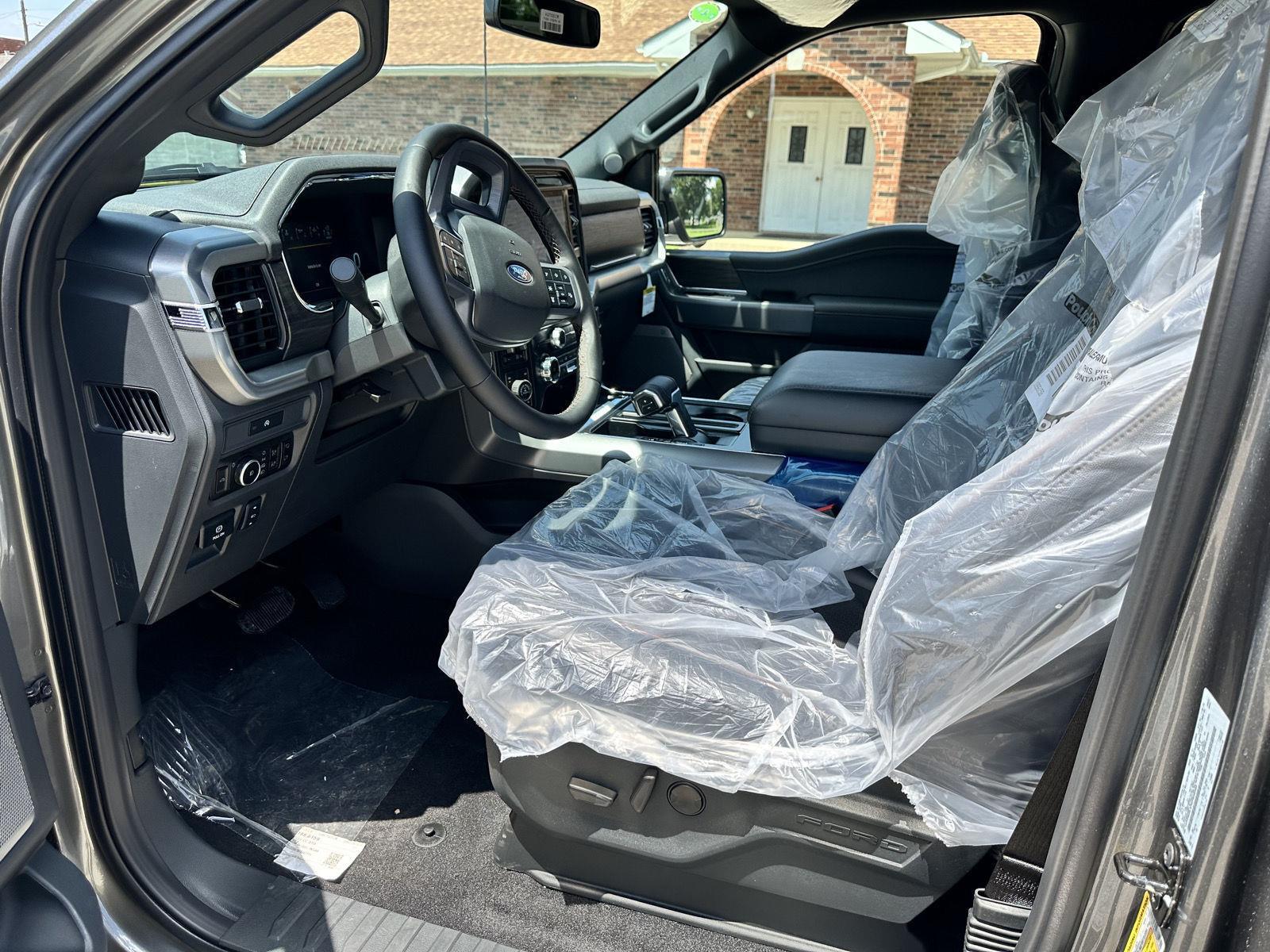 2025 Ford F-150 Lariat photo 12