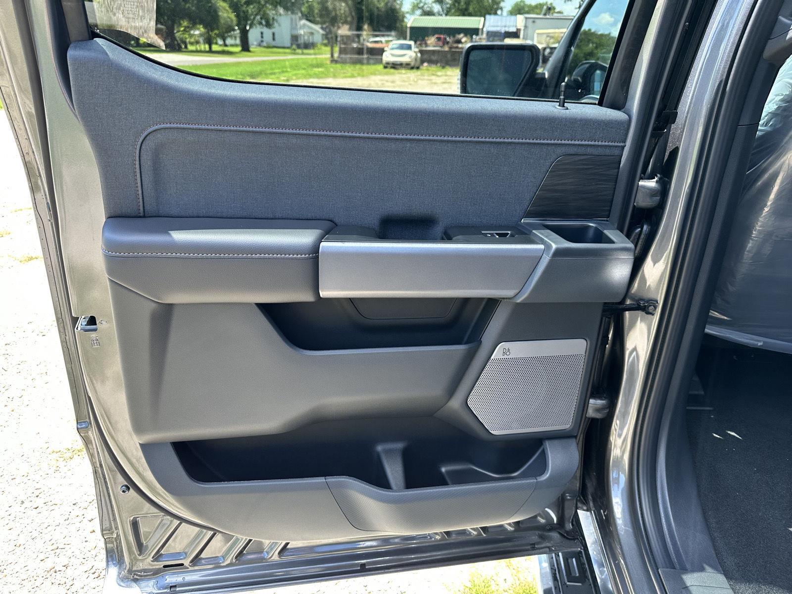 2025 Ford F-150 Lariat photo 13