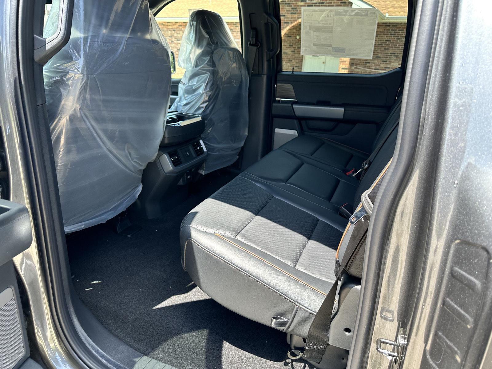2025 Ford F-150 Lariat photo 14