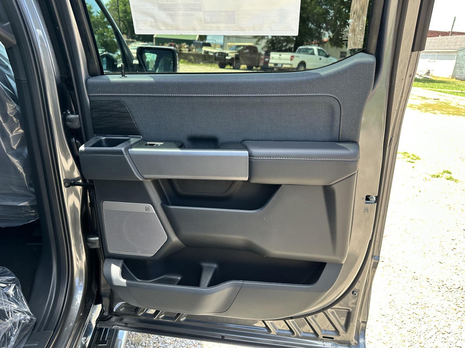 2025 Ford F-150 Lariat photo 17
