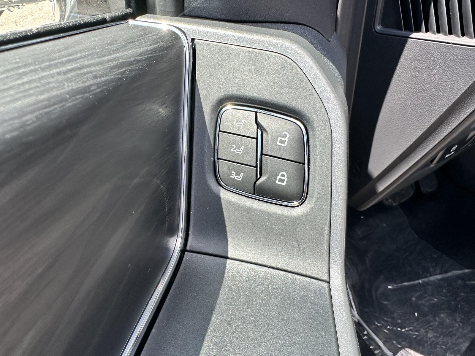 2025 Ford F-150 Lariat photo 21