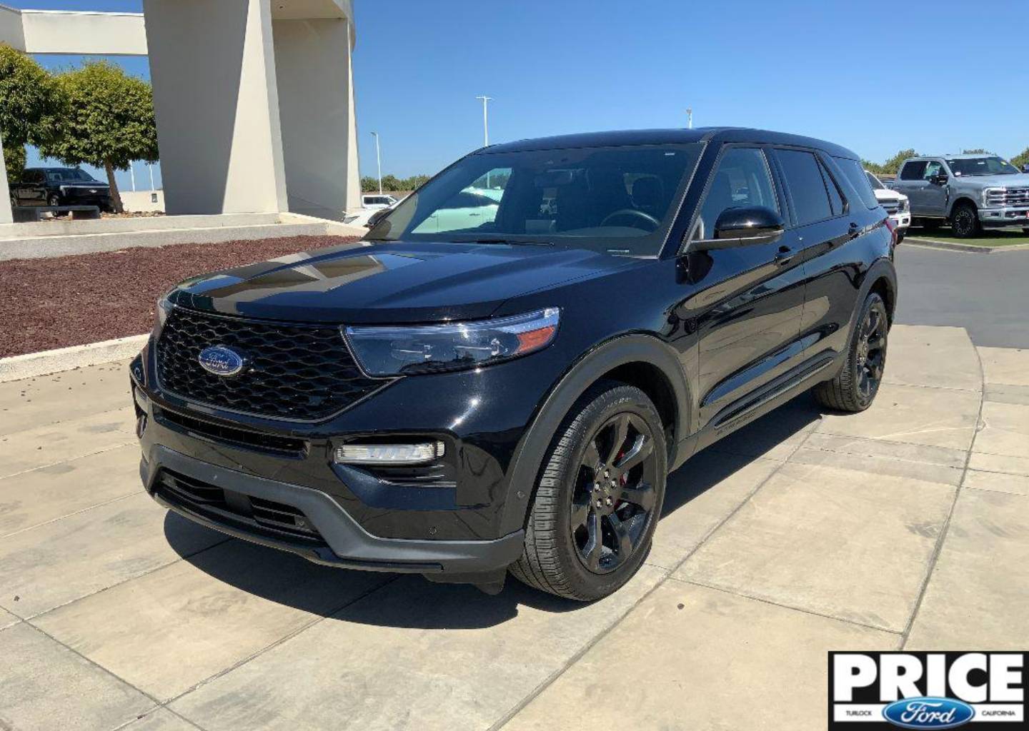 2022 Ford Explorer ST's photo