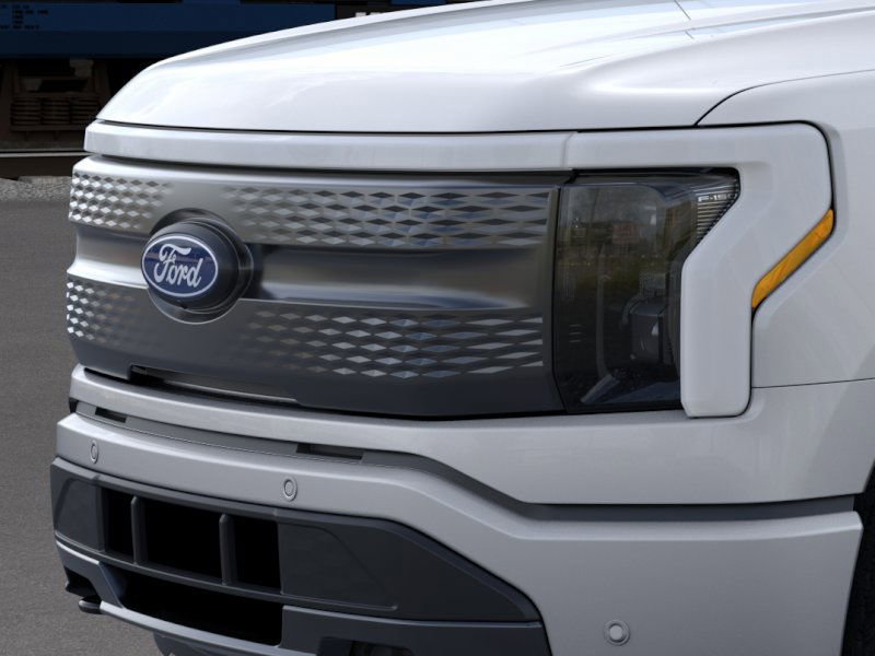2025 Ford F-150 Lightning photo 13