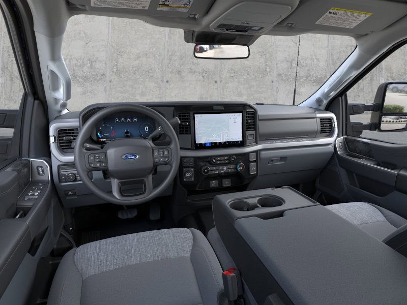 2025 Ford F-250 XLT photo 4