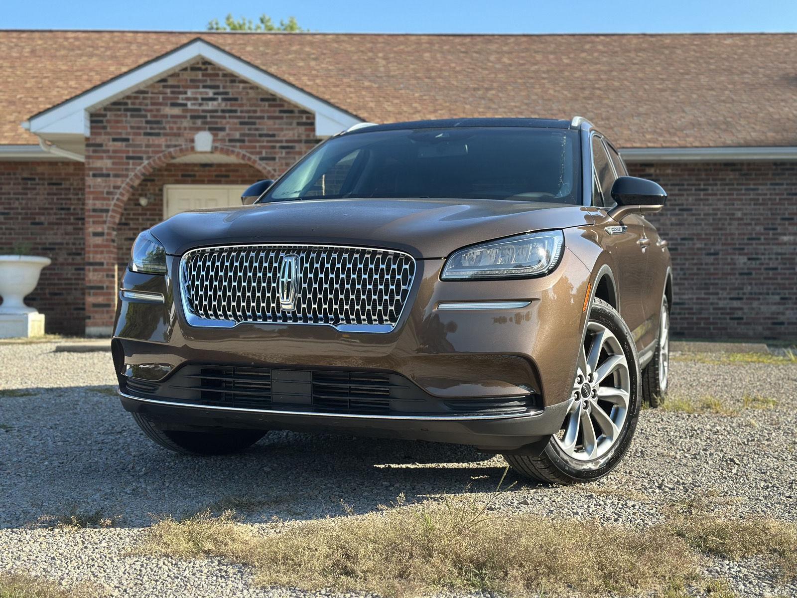 2022 Lincoln Corsair Standard photo 2