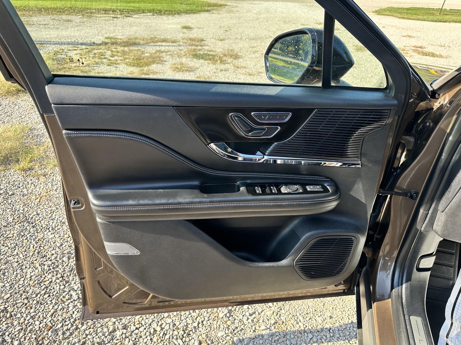 2022 Lincoln Corsair Standard photo 8
