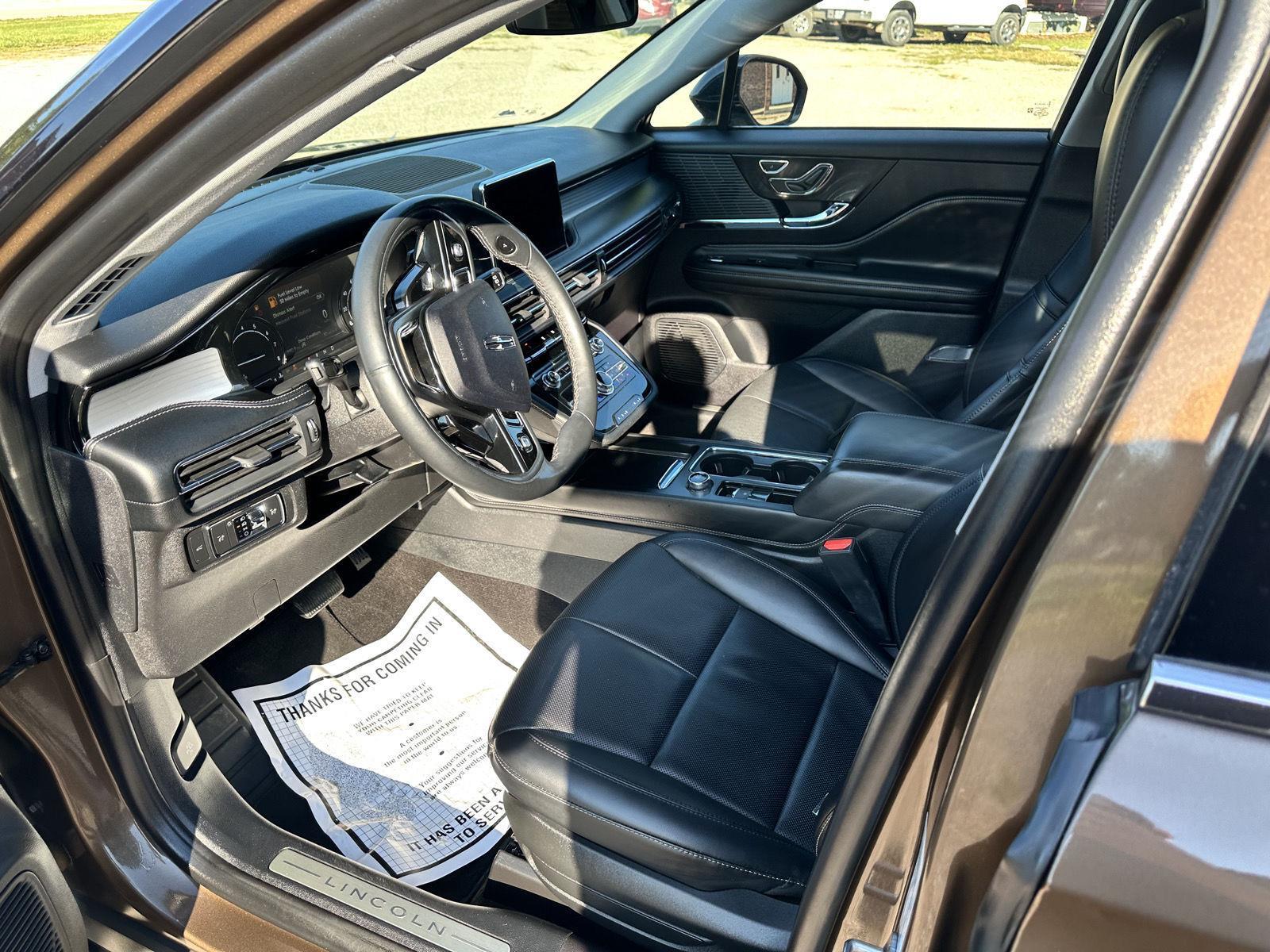 2022 Lincoln Corsair Standard photo 9