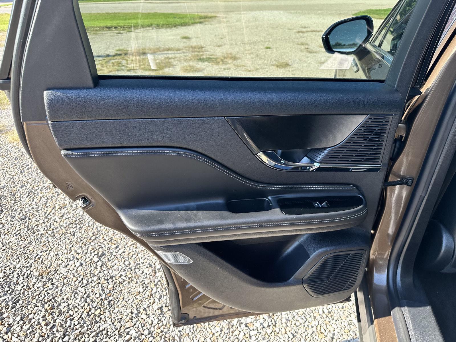 2022 Lincoln Corsair Standard photo 11