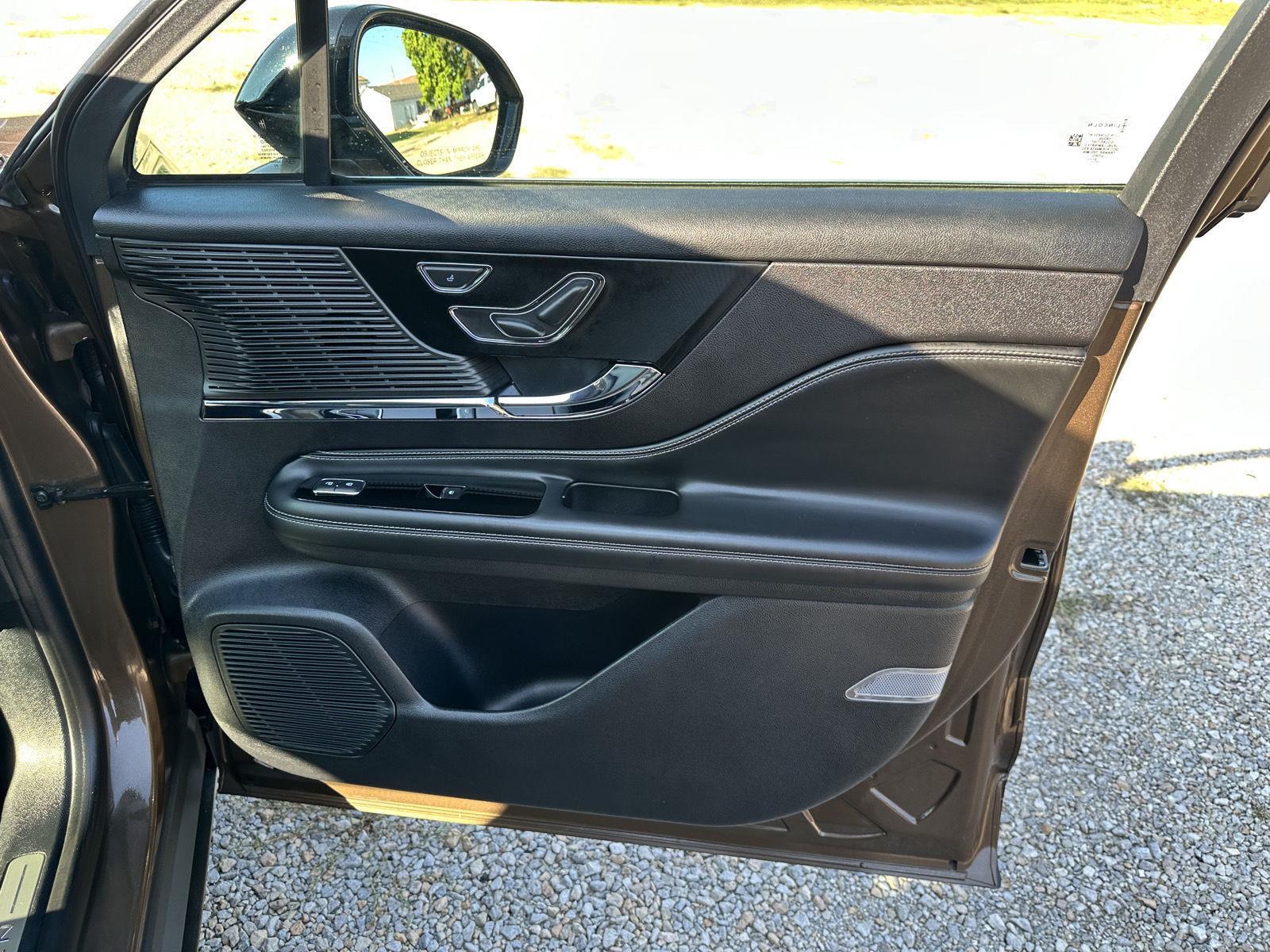2022 Lincoln Corsair Standard photo 17
