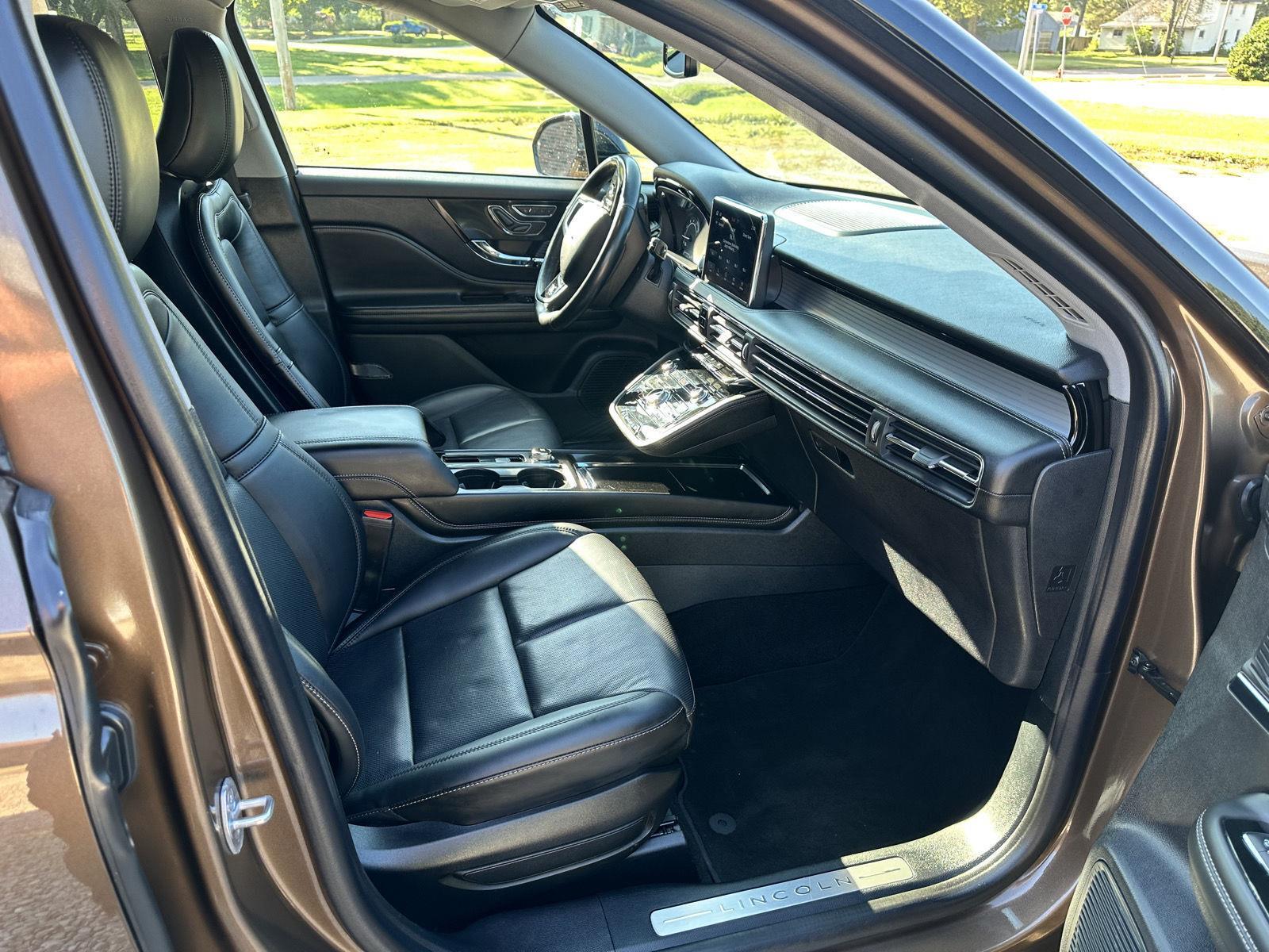 2022 Lincoln Corsair Standard photo 18