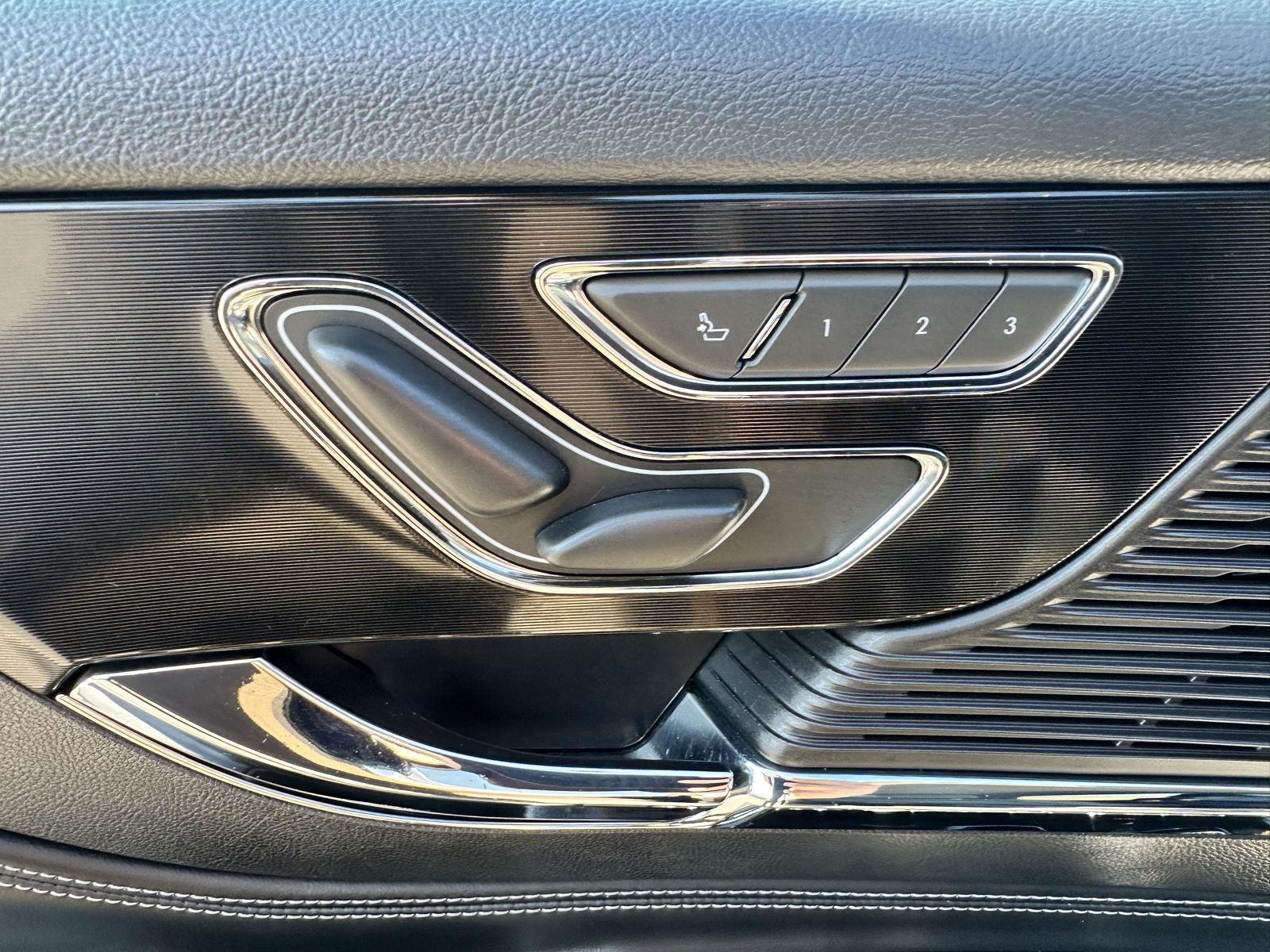 2022 Lincoln Corsair Standard photo 21