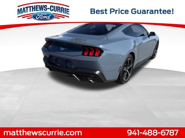2025 Ford Mustang photo 3