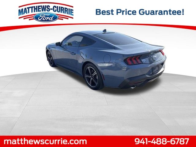 2025 Ford Mustang photo 3