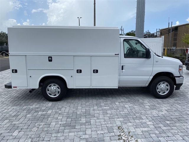 2026 Ford E-350 Base photo 4