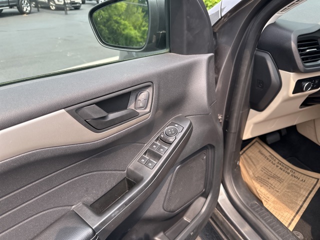 2022 Ford Escape SE photo 8