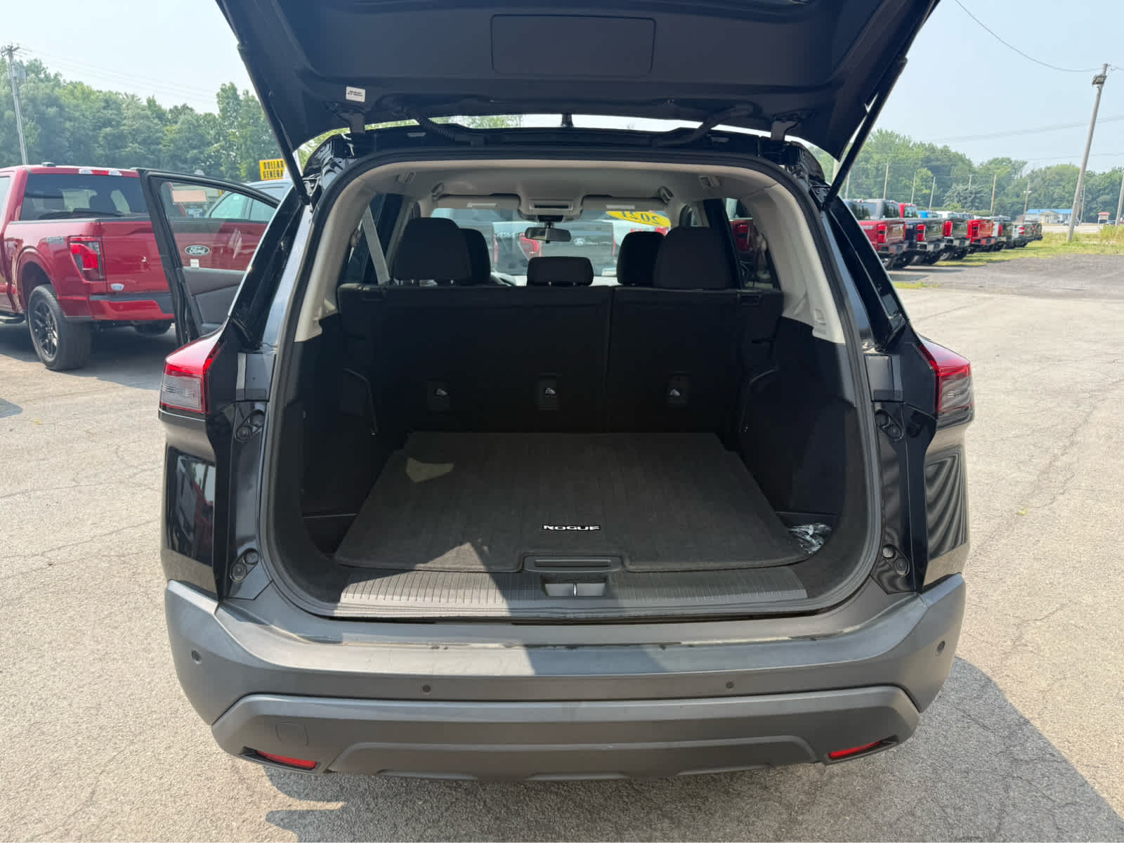 2021 Nissan Rogue S photo 14