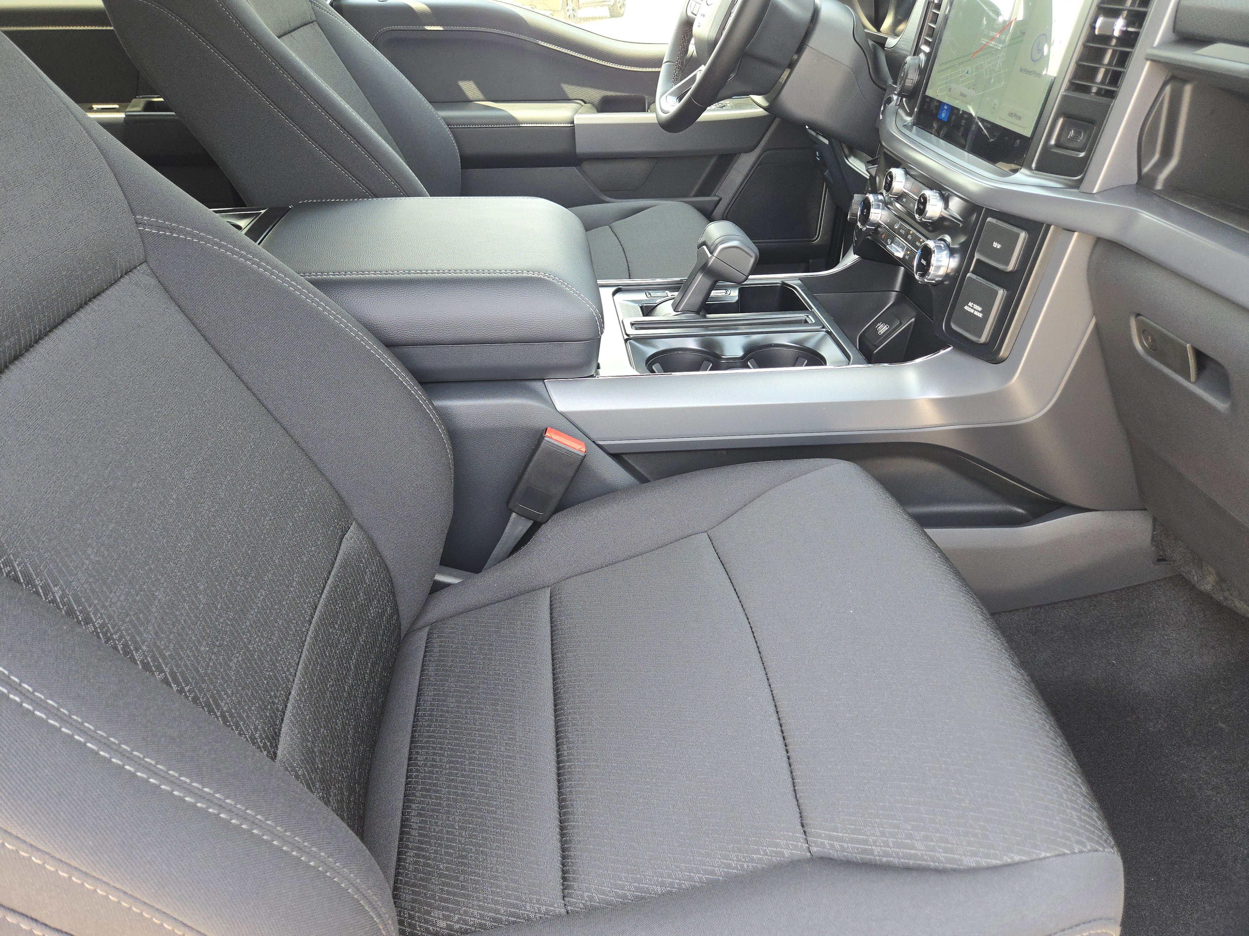2025 Ford F-150 XLT photo 8