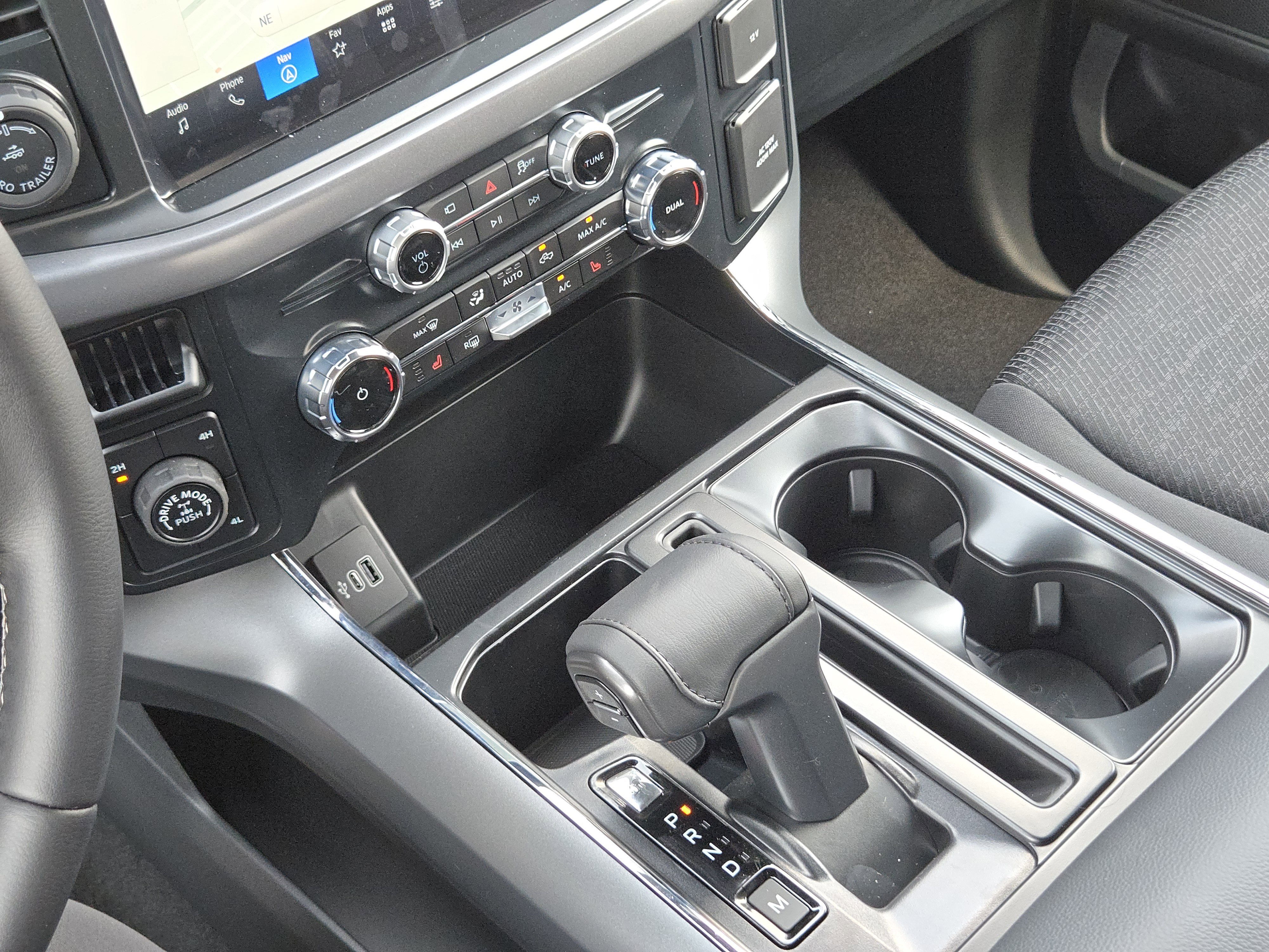 2025 Ford F-150 XLT photo 13
