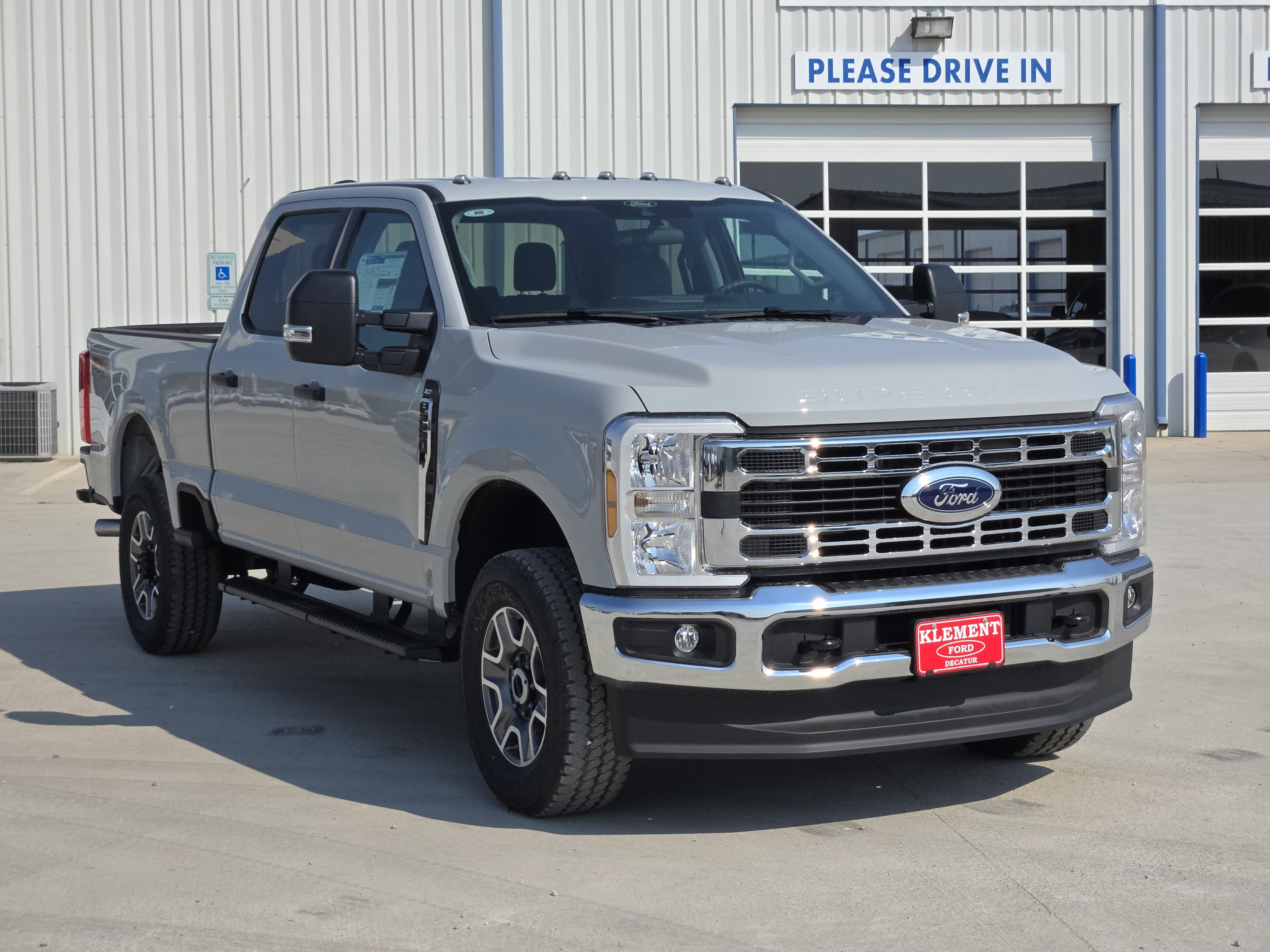 2025 Ford F-250 XLT photo 2
