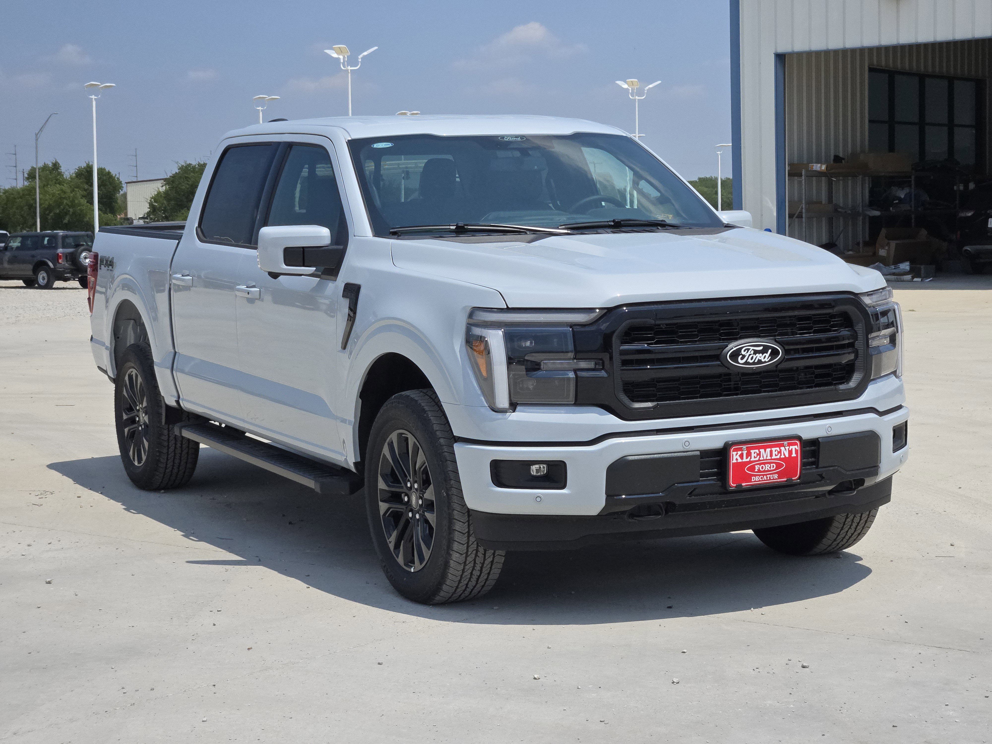 2025 Ford F-150 Lariat photo 2