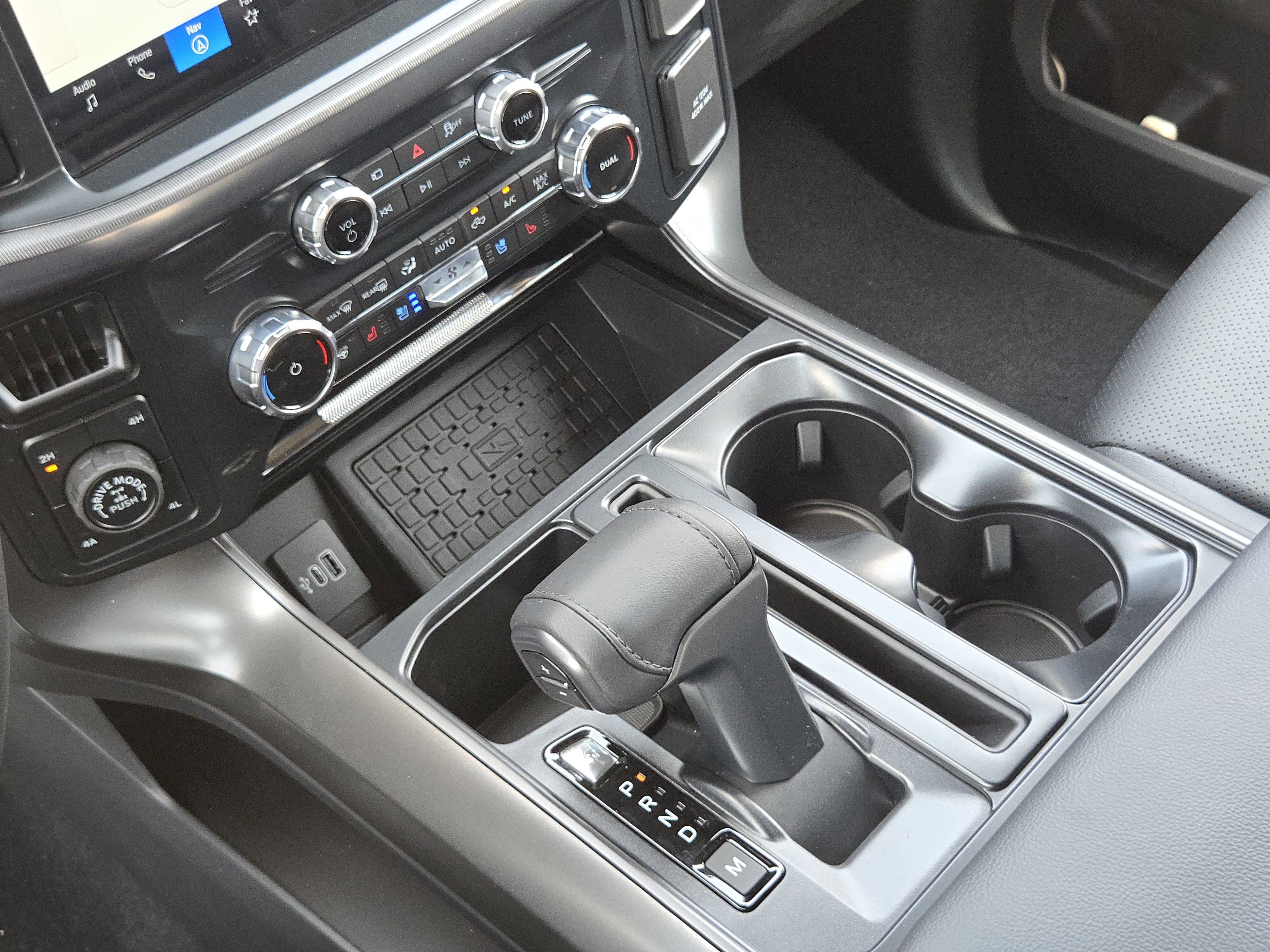2025 Ford F-150 Lariat photo 14