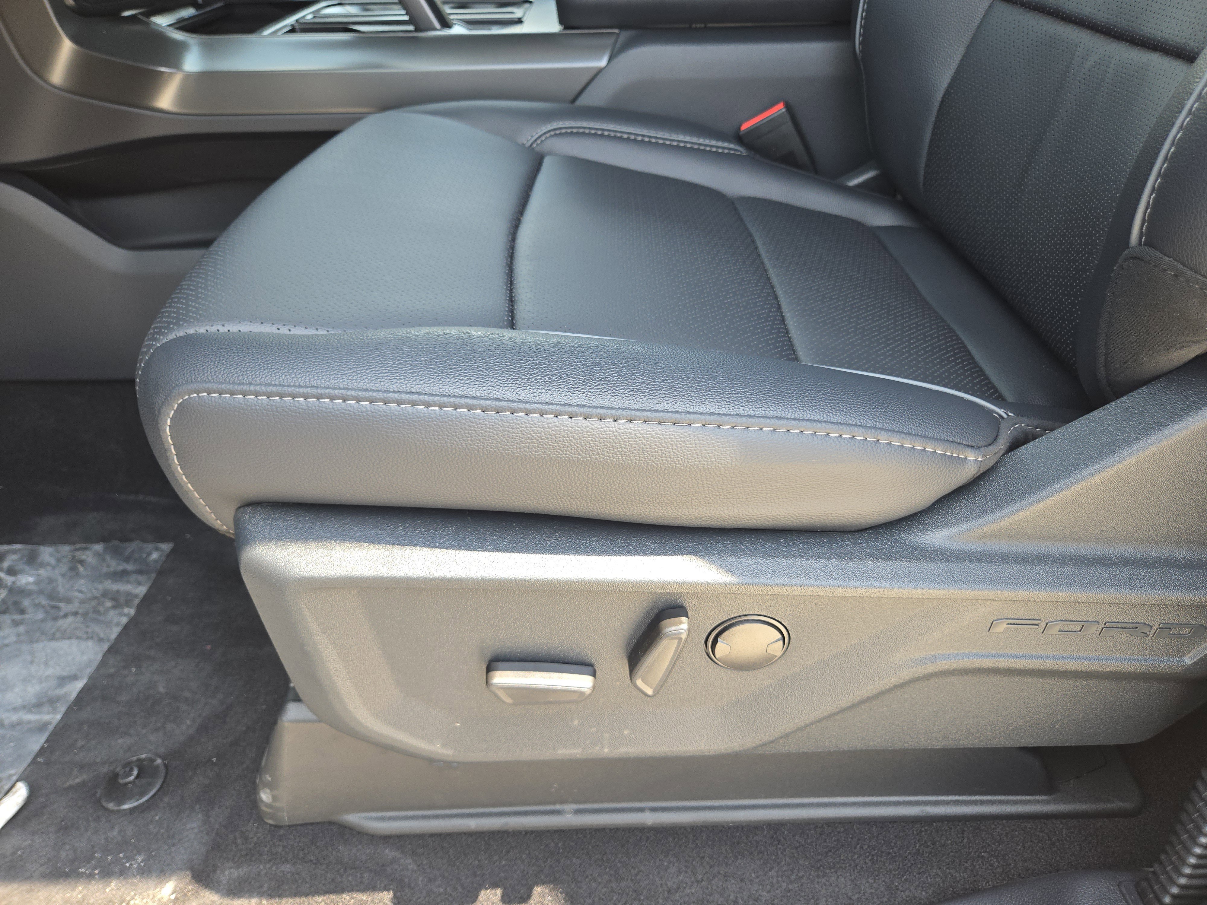 2025 Ford F-150 Lariat photo 17