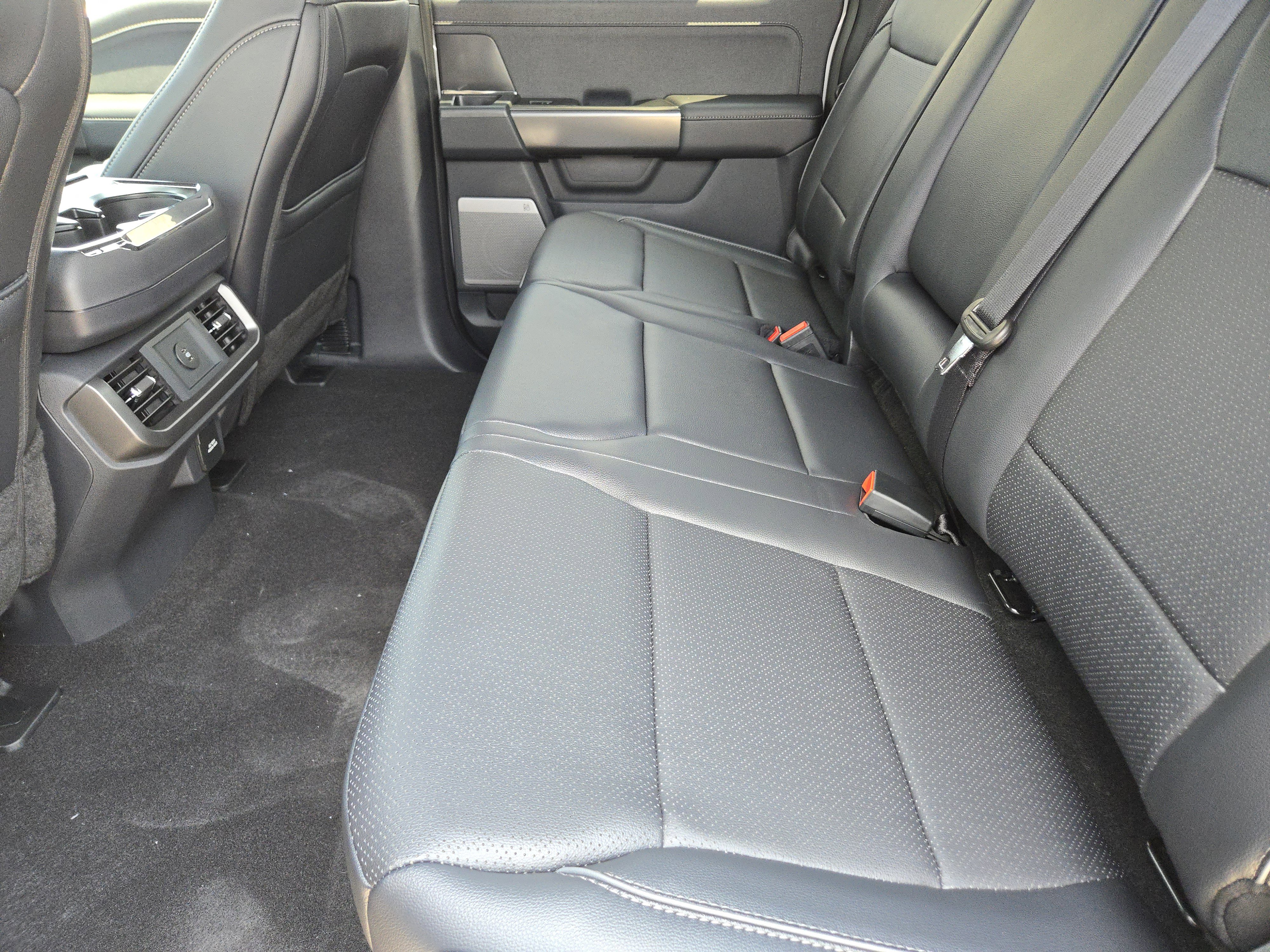 2025 Ford F-150 Lariat photo 19