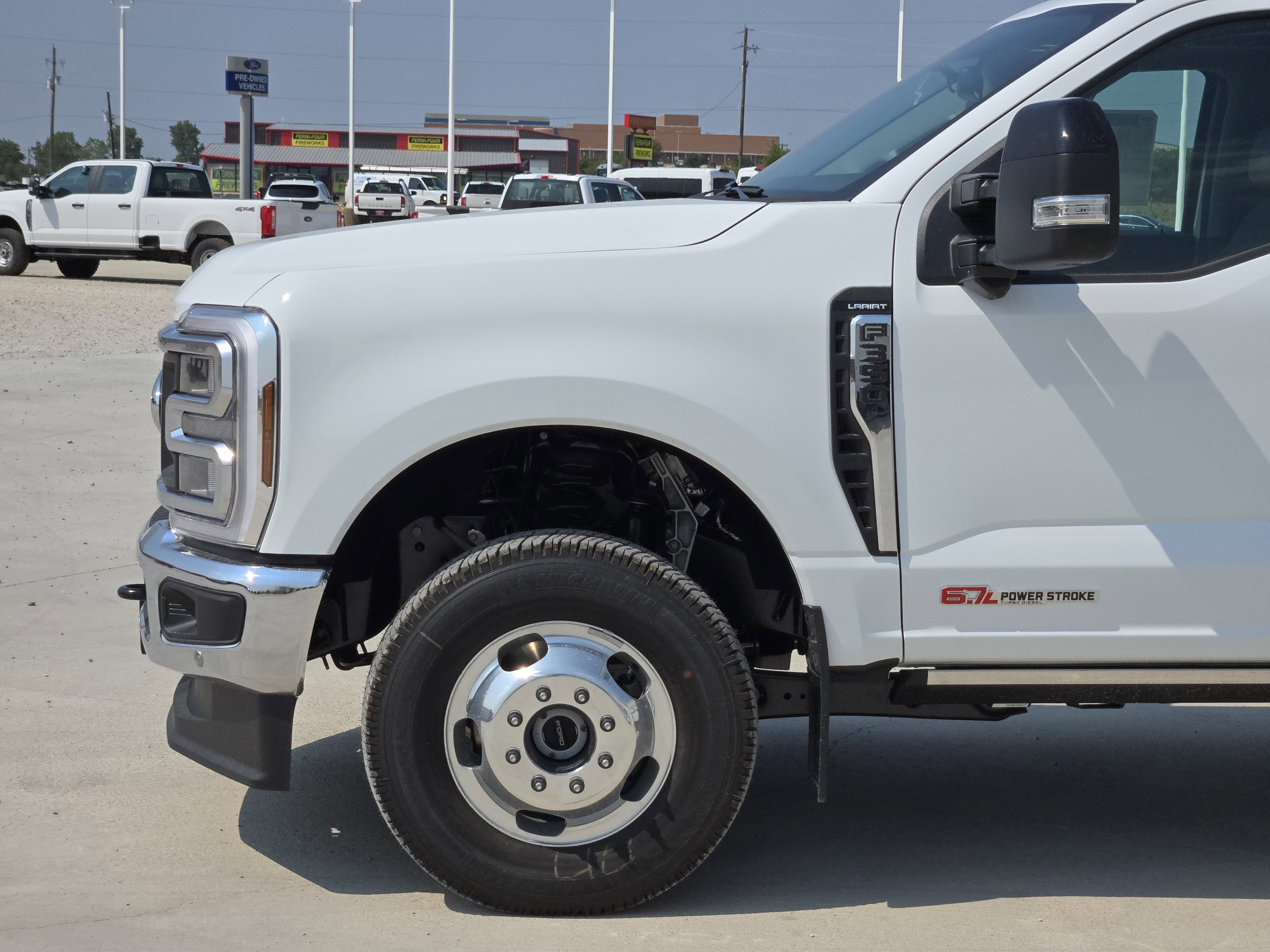 2025 Ford F-350 Lariat photo 2