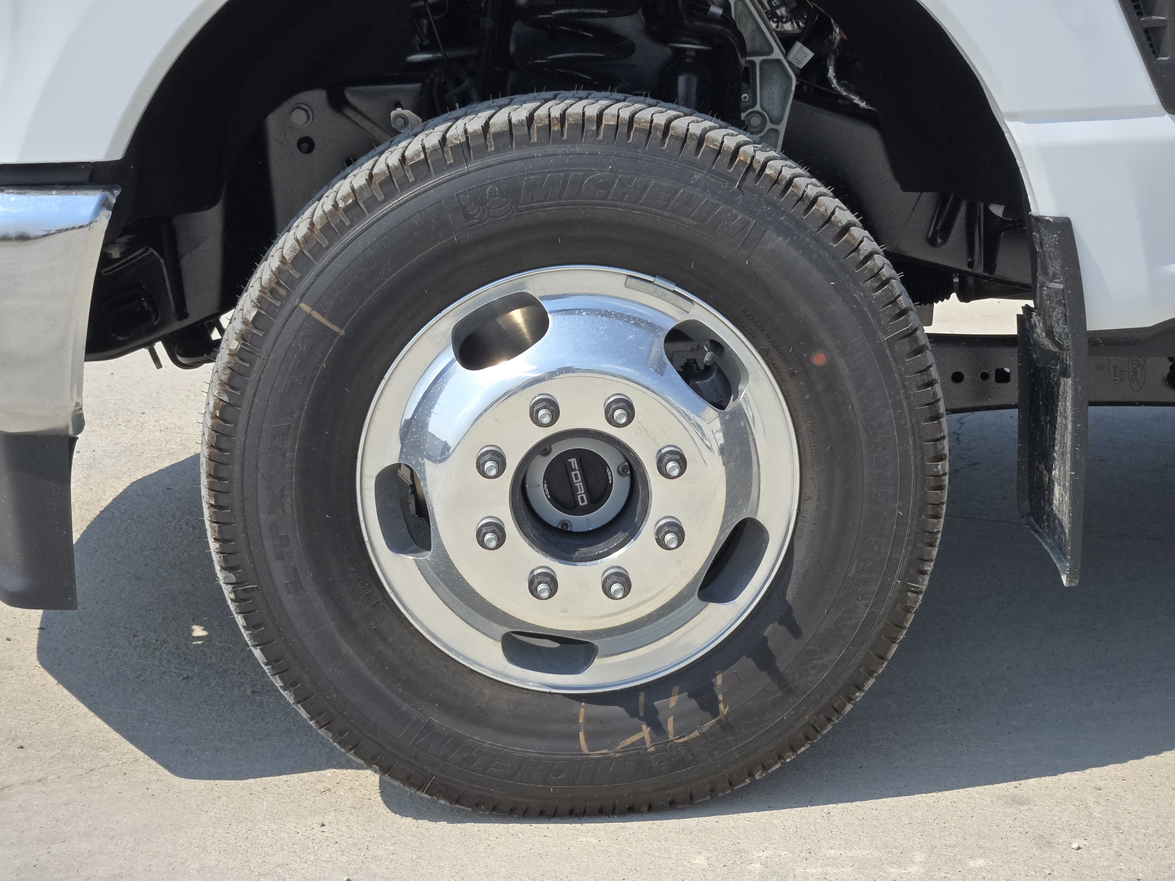 2025 Ford F-350 Lariat photo 5