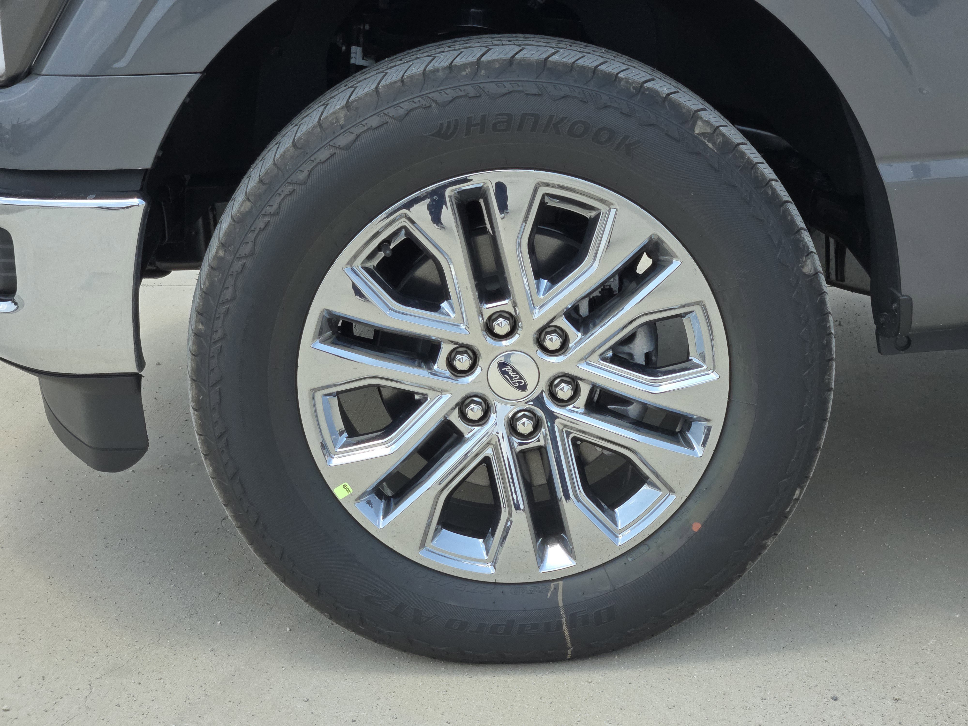 2025 Ford F-150 Lariat photo 8
