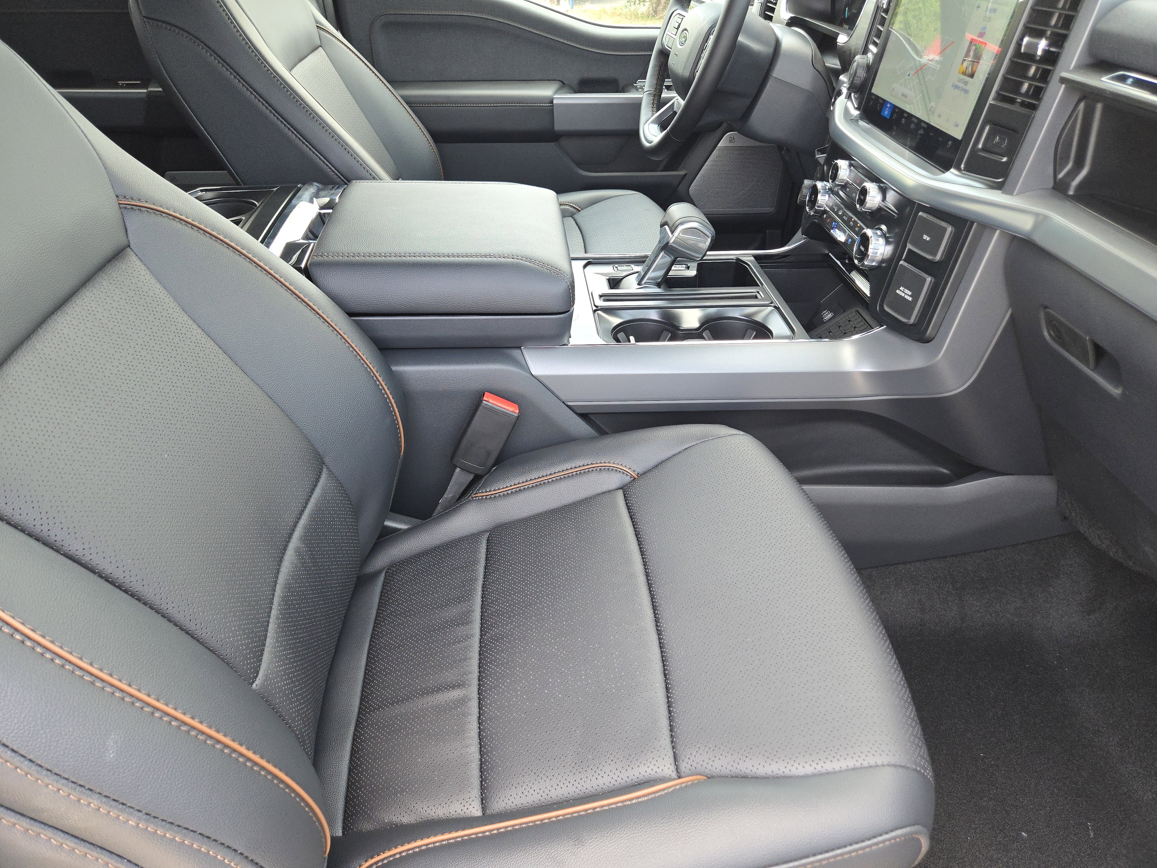 2025 Ford F-150 Lariat photo 10