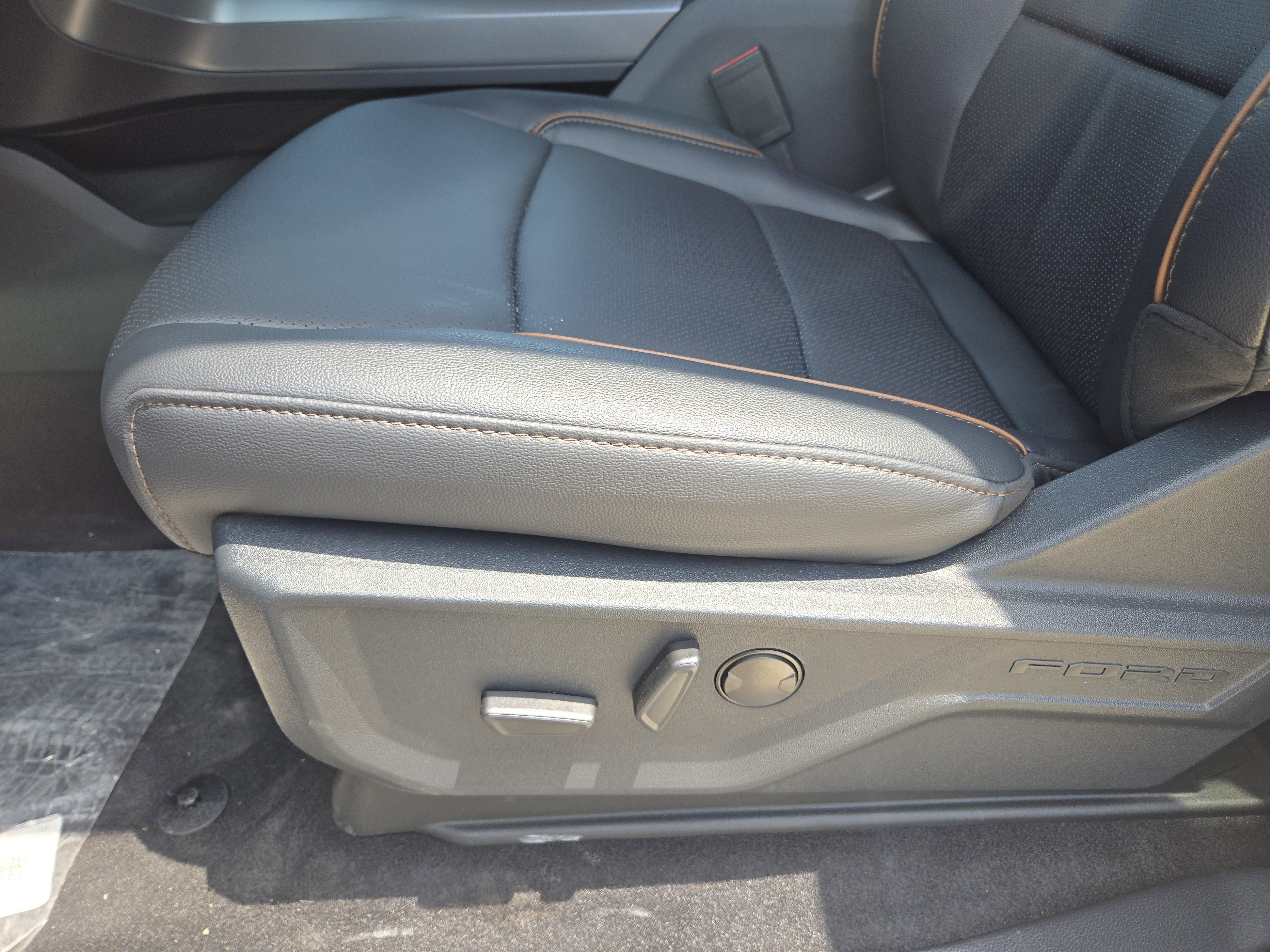 2025 Ford F-150 Lariat photo 18