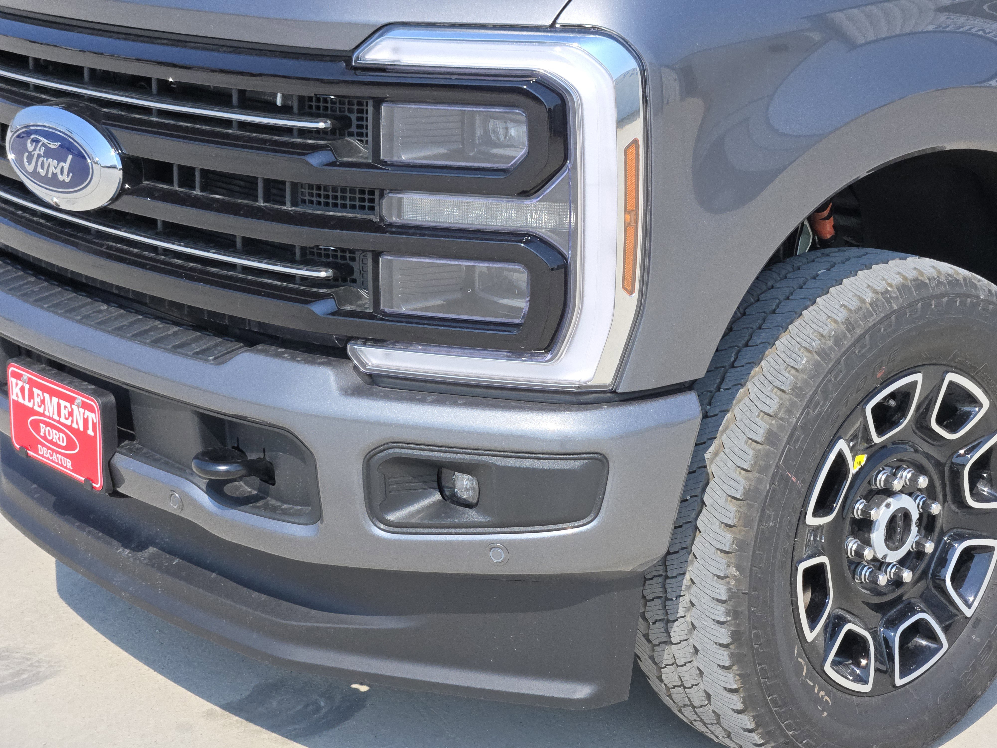 2025 Ford F-250 Platinum photo 3