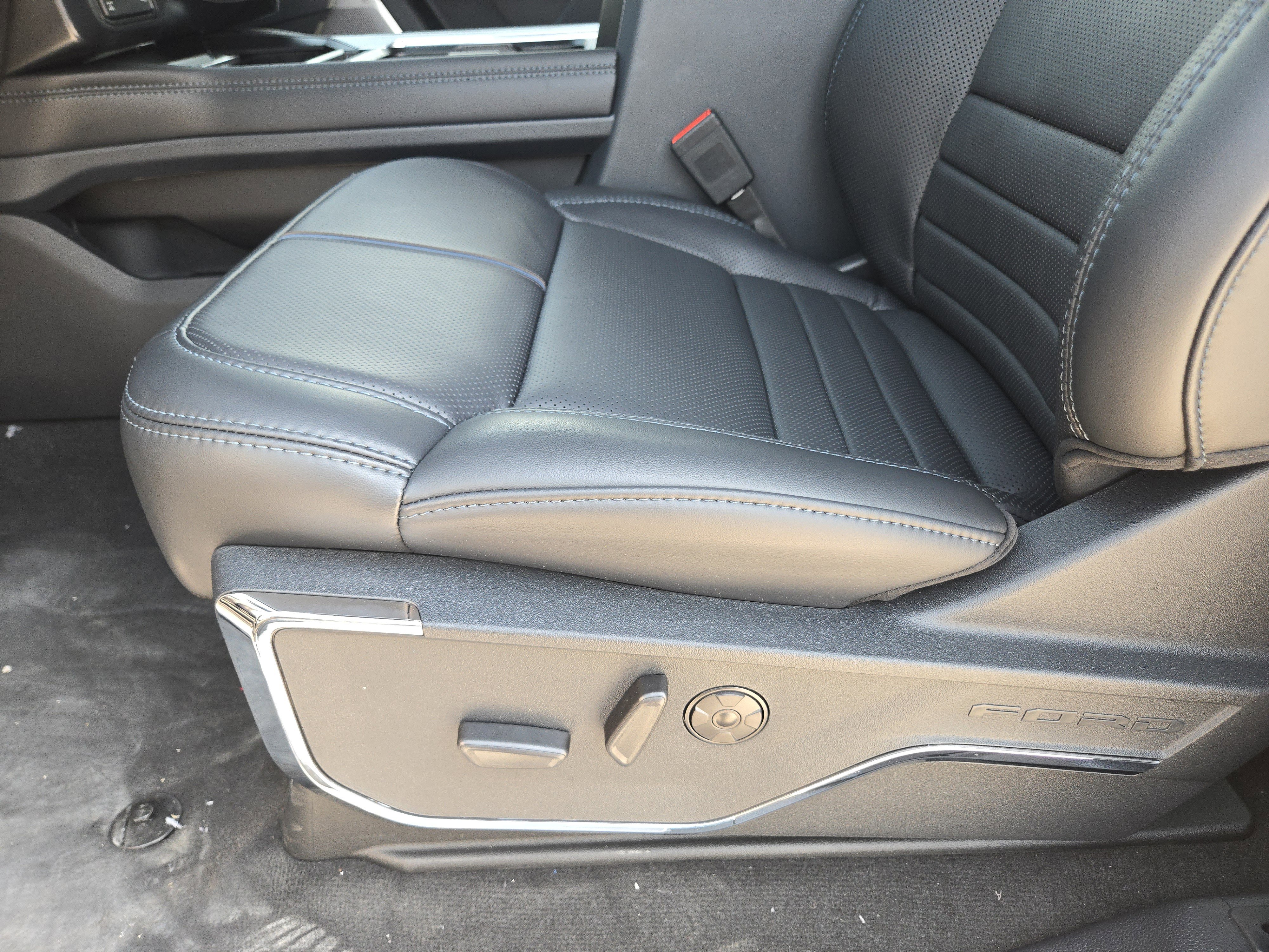 2025 Ford F-250 Platinum photo 15