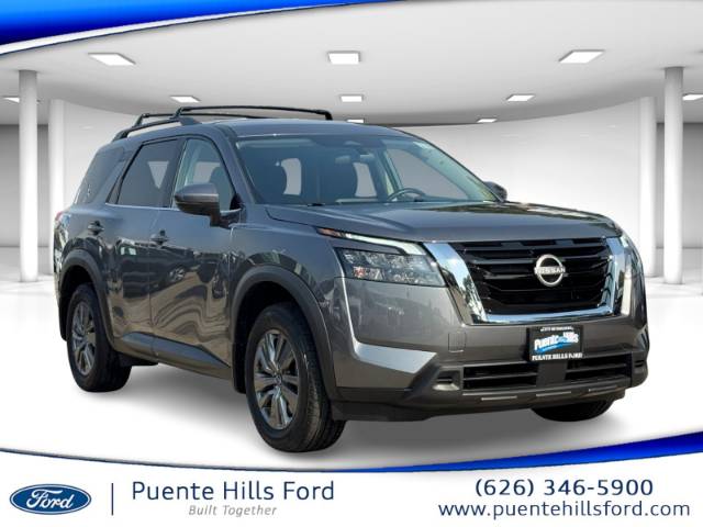 2025 Nissan Pathfinder SV