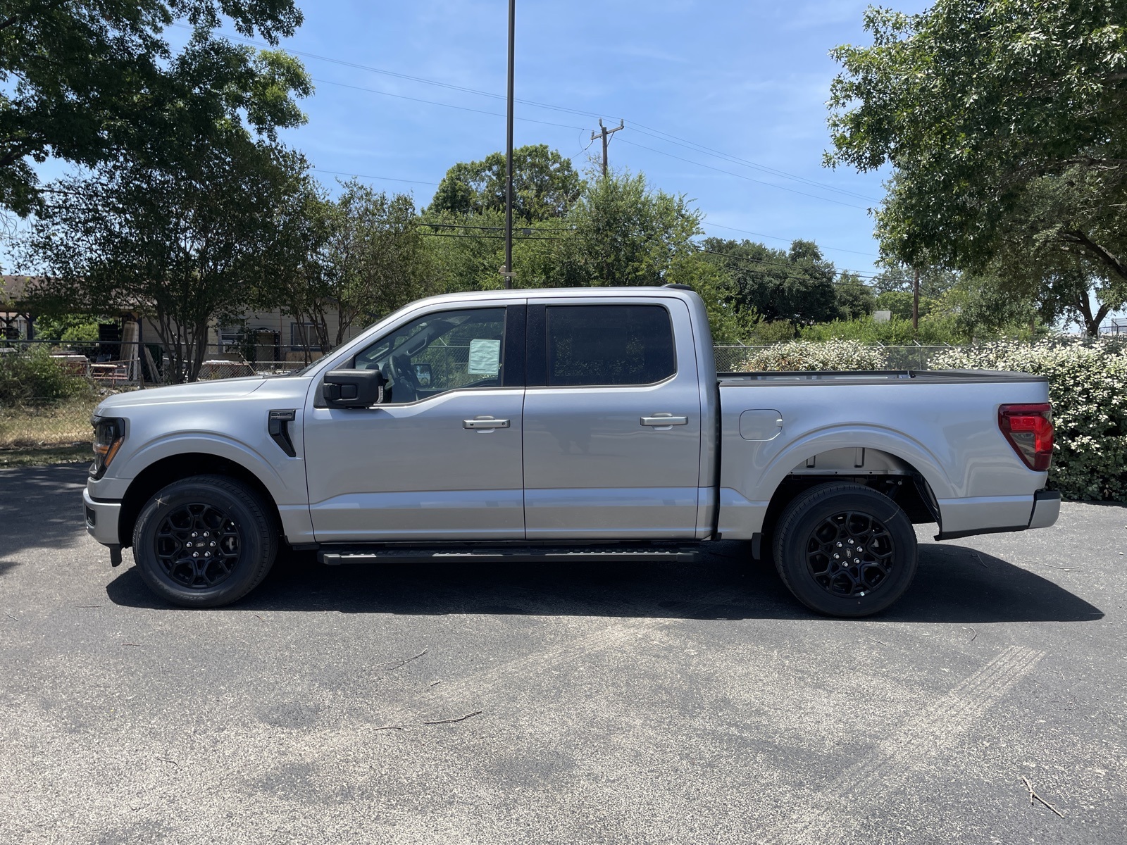 2025 Ford F-150 XLT photo 2