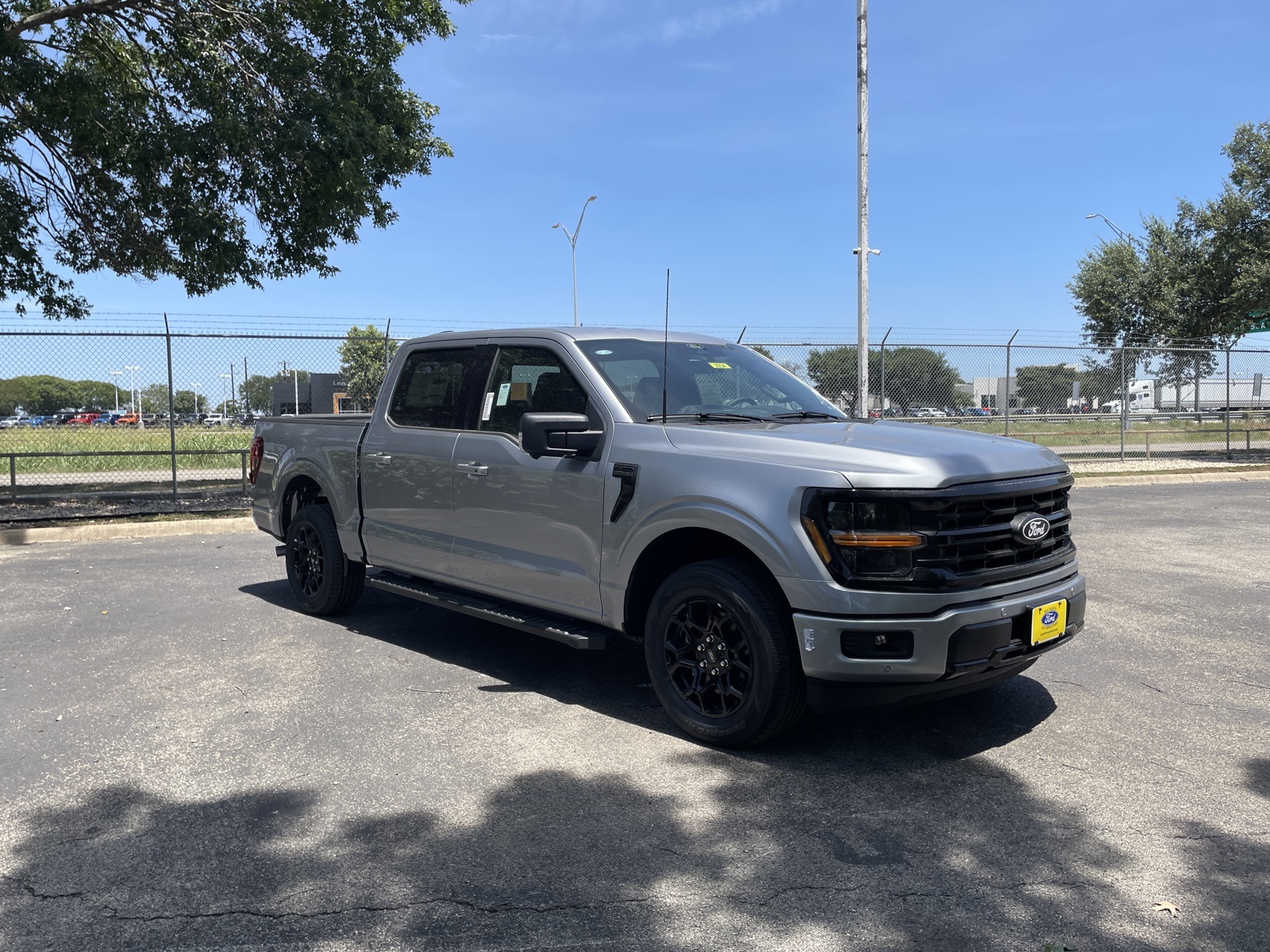 2025 Ford F-150 XLT photo 4