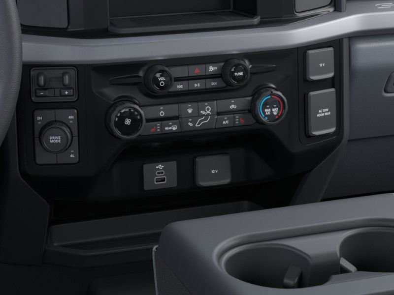 2025 Ford F-550 XLT photo 13