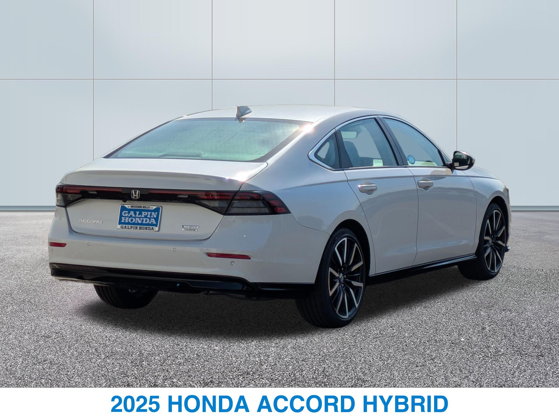2025 Honda Accord Hybrid Touring photo 4