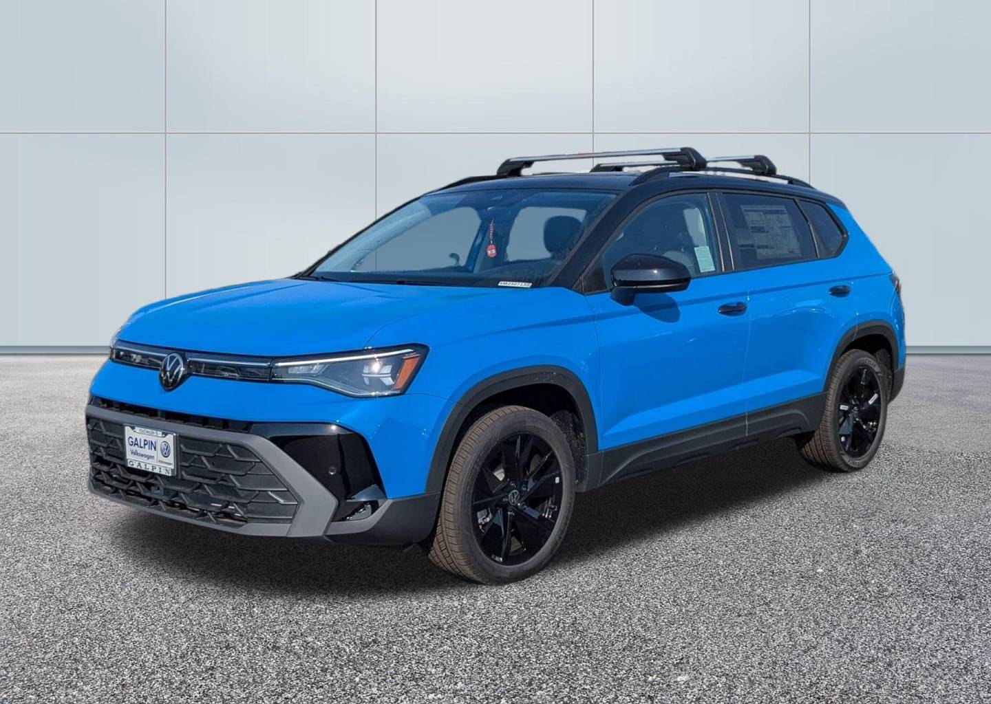 2025 Volkswagen Taos SE Black's photo