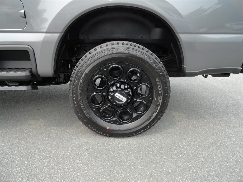 2025 Ford F-250 photo 9