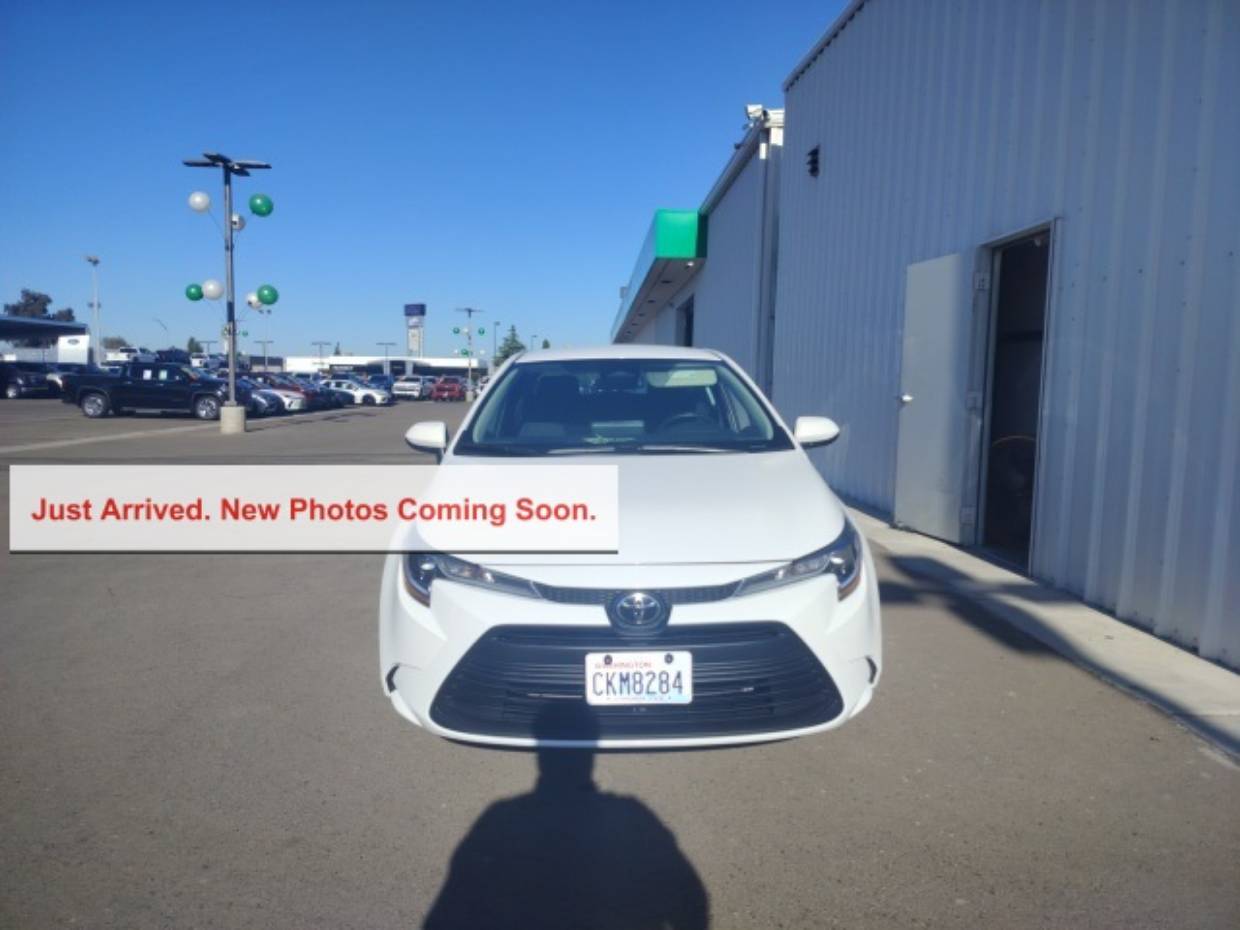 Used 2024 Toyota Corolla LE with VIN 5YFB4MDE6RP108538 for sale in Northfield, Minnesota