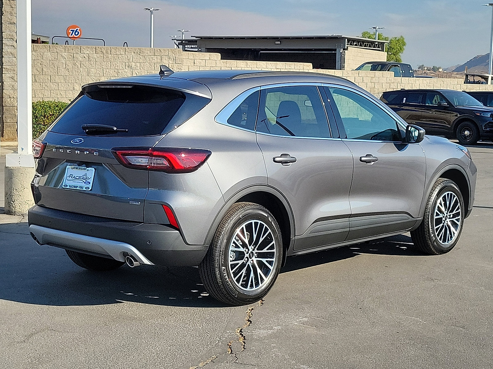 2025 Ford Escape photo 2