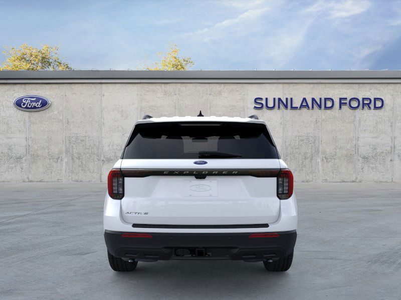 2025 Ford Explorer photo 3