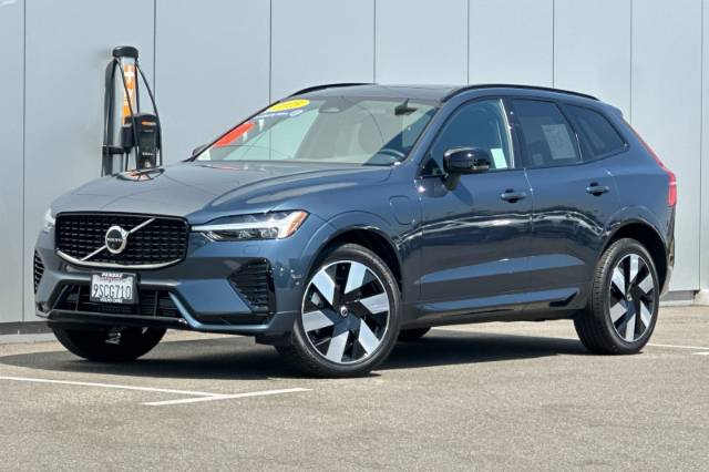 2025 Volvo XC60 Plug-In Hybrid T8 Plus