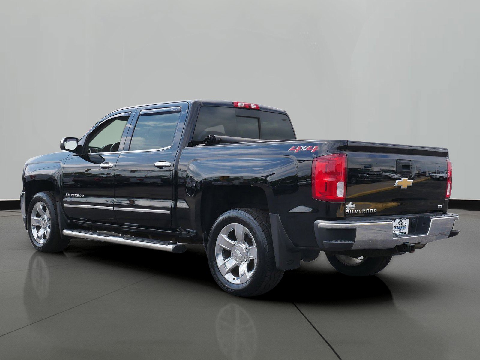 Used 2018 Chevrolet Silverado 1500 LTZ with VIN 3GCUKSEC3JG476444 for sale in St. Cloud, Minnesota