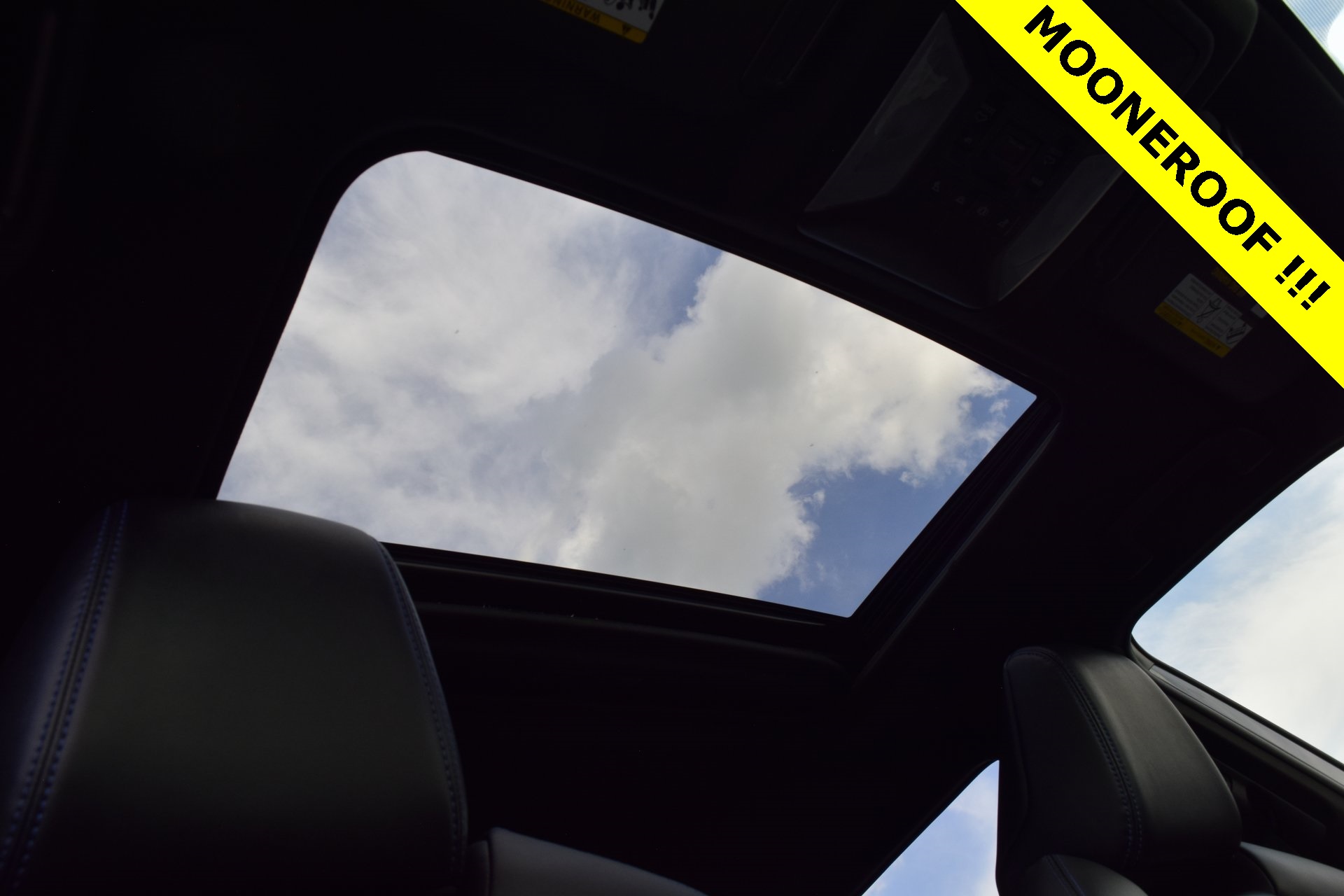 2019 Toyota RAV4 Hybrid XSE photo 2