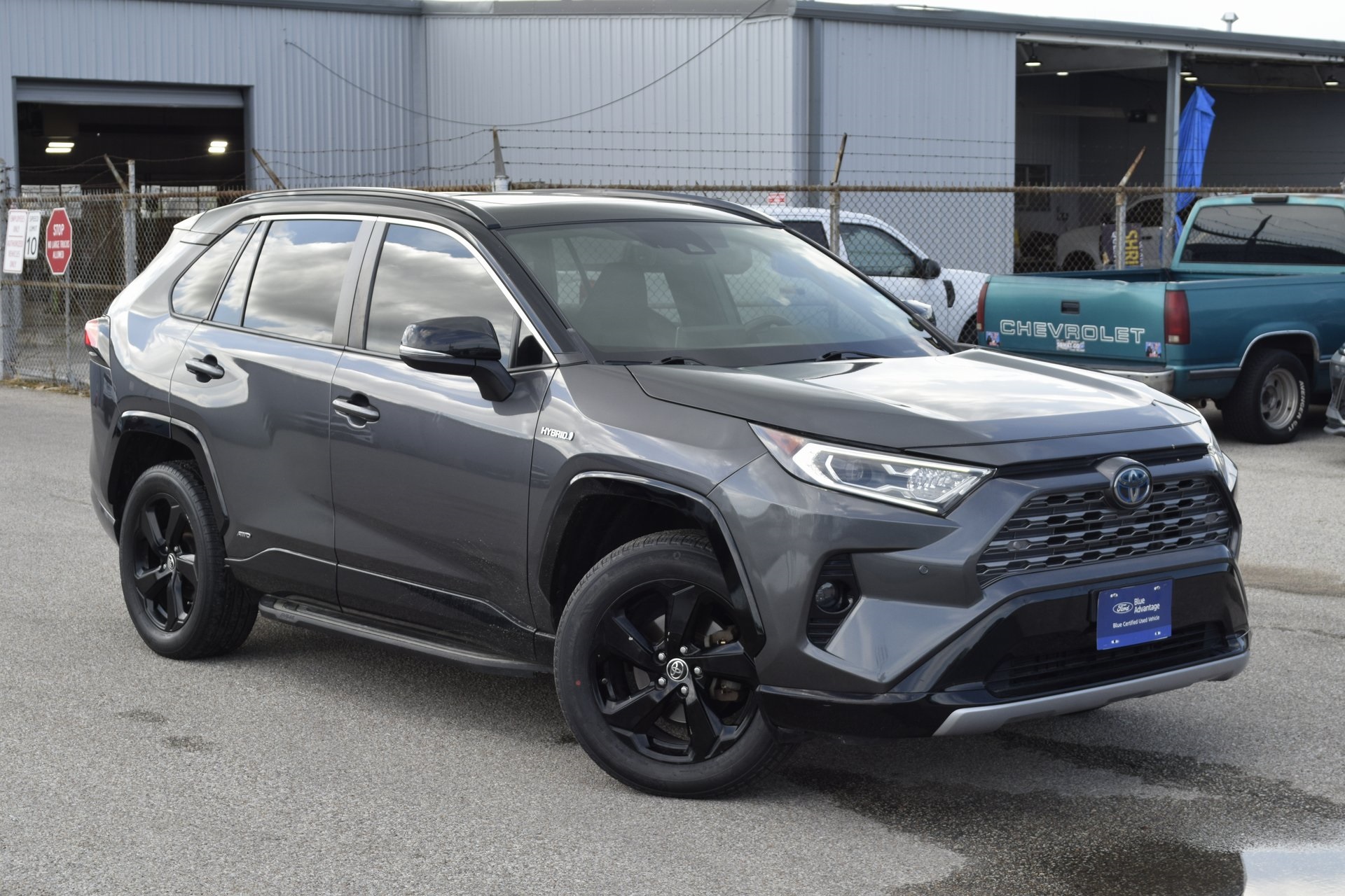 2019 Toyota RAV4 Hybrid XSE photo 4