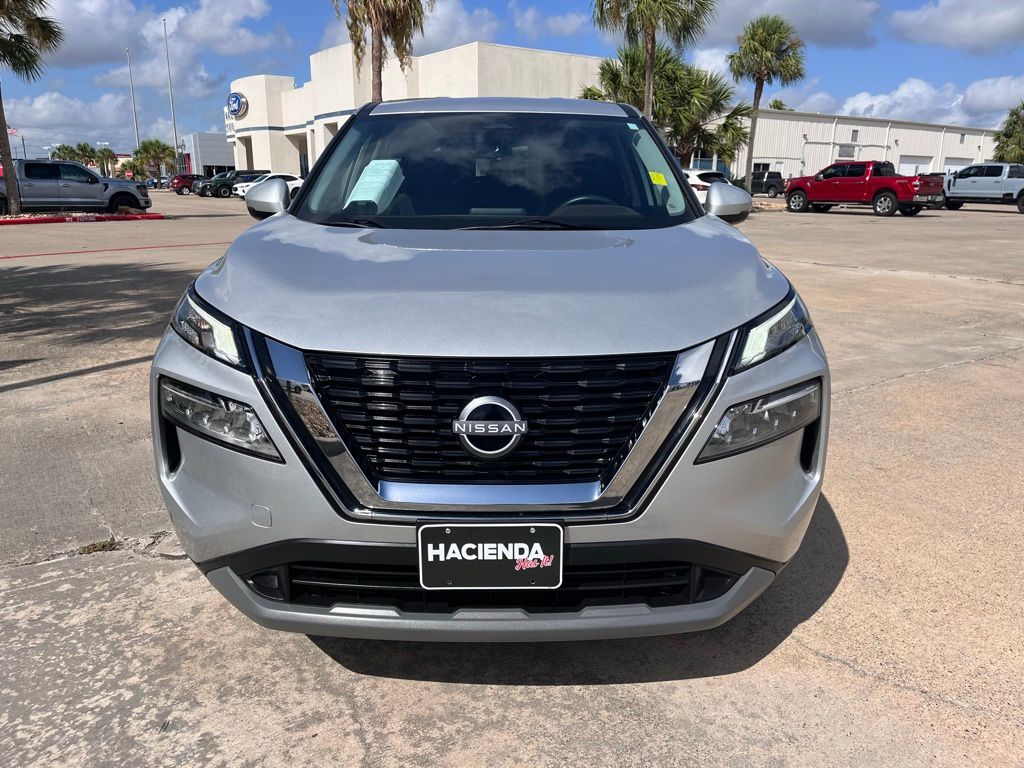 2023 Nissan Rogue SV photo 2
