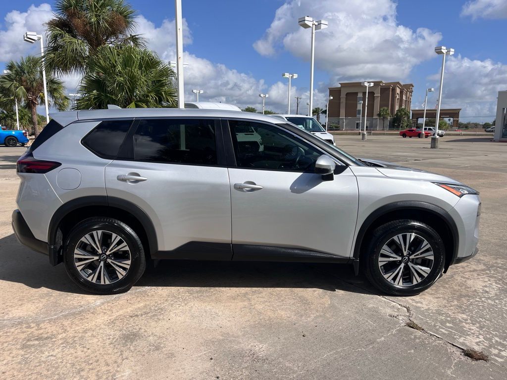2023 Nissan Rogue SV photo 4